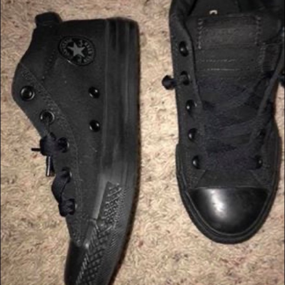 Converse - Picture 2 of 3